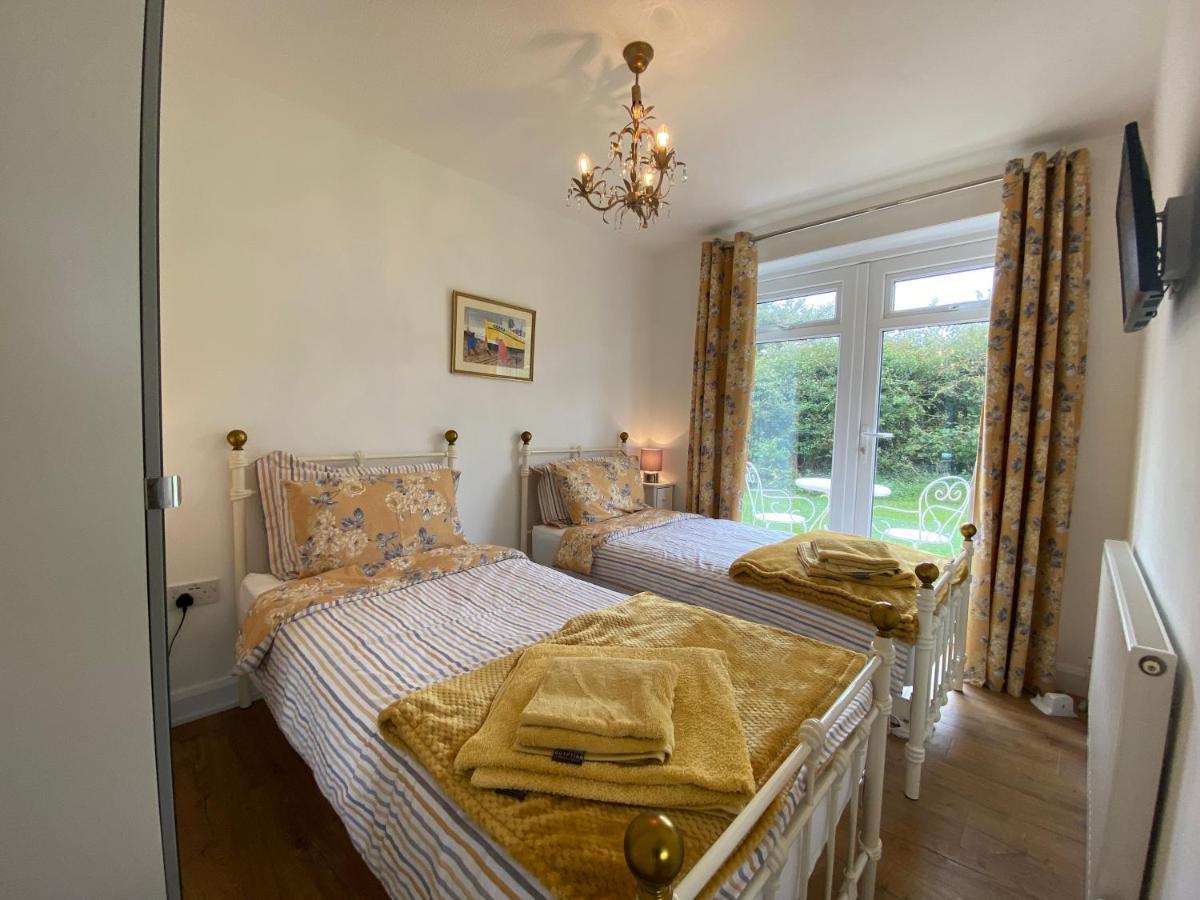 Seaview Self-Catering Coastal Bungalow In Rural West Wight Freshwater Exteriér fotografie