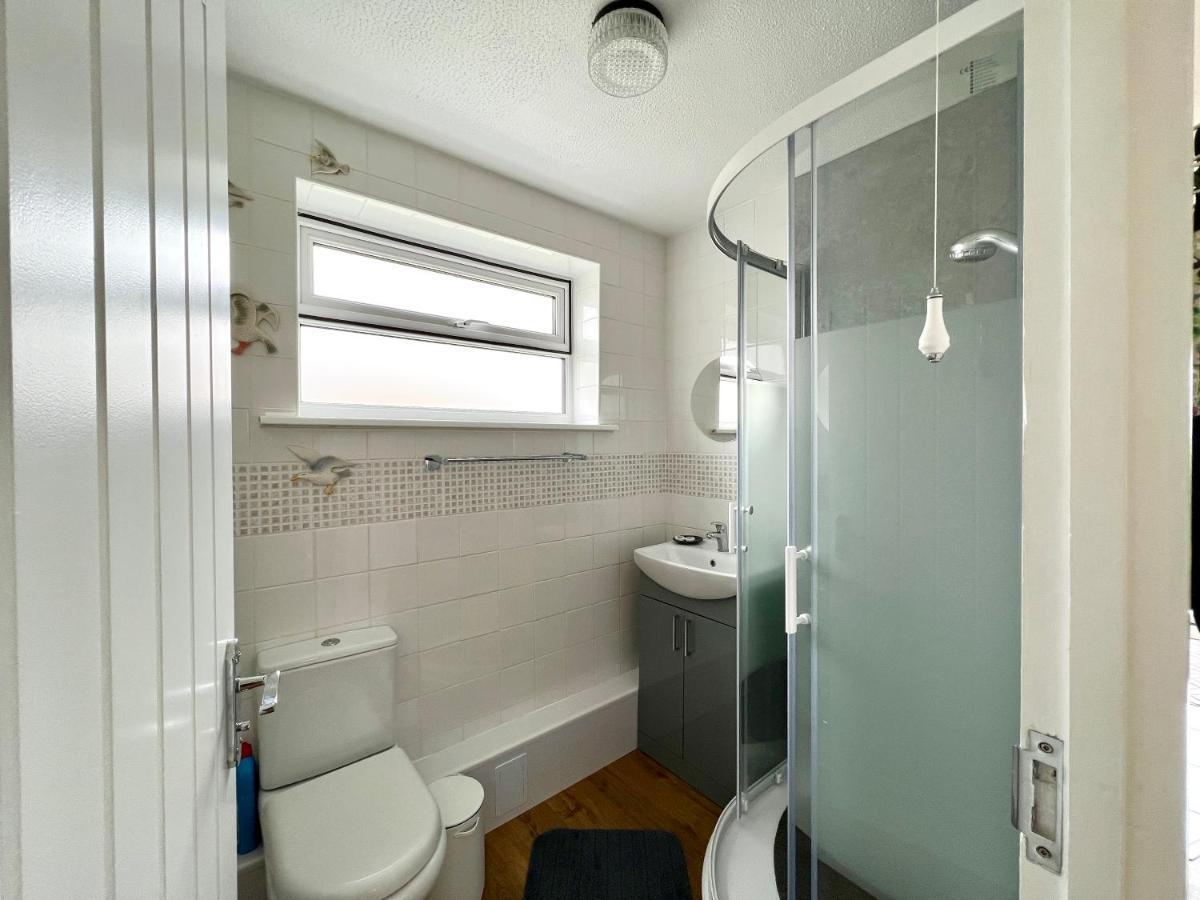 Seaview Self-Catering Coastal Bungalow In Rural West Wight Freshwater Exteriér fotografie