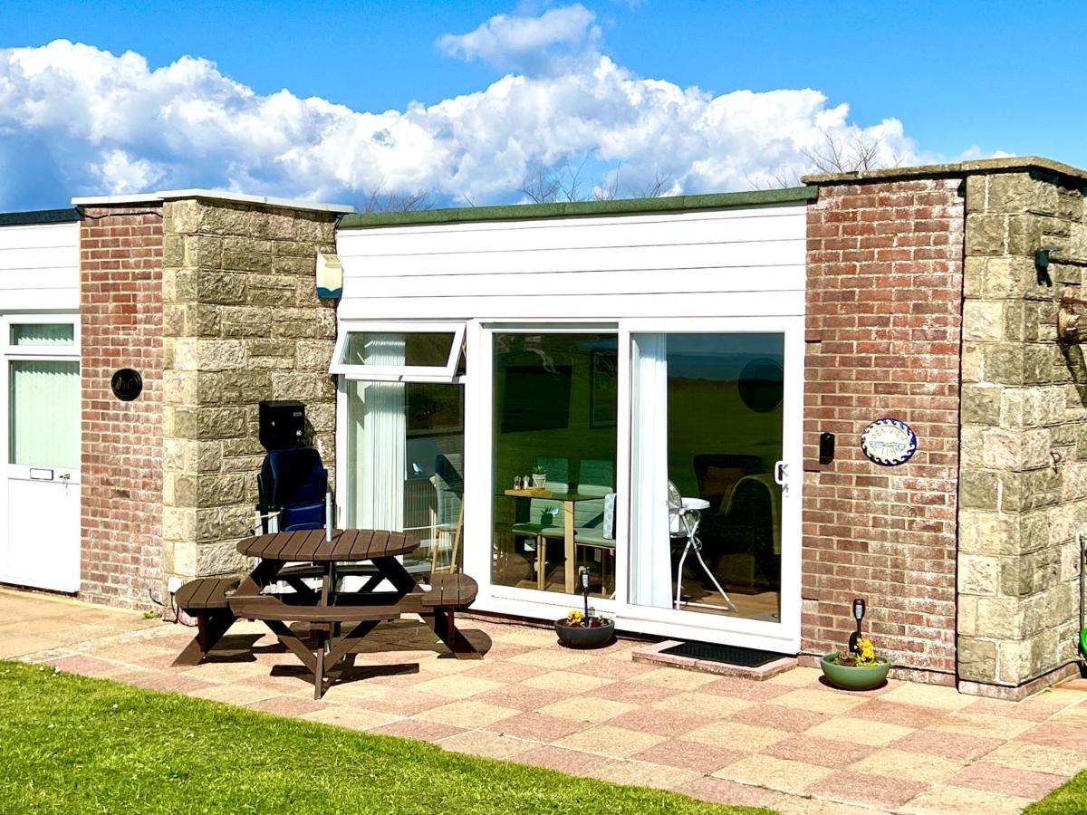 Seaview Self-Catering Coastal Bungalow In Rural West Wight Freshwater Exteriér fotografie